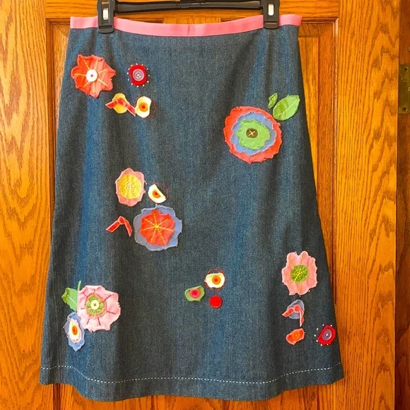 Classic BODEN skirt 8 denim with FABULOUS appliqué accents EXCELLENT condition - Picture 1 of 15